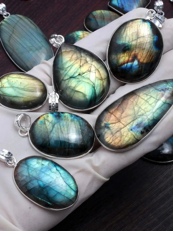 Labradorite Pendant by Brahmatells