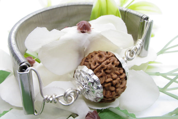 8 Mukhi Rudraksh Bracelet & Silver Pendant - Lord Ganesha's Blessings | Brahmatells by Brahmatells