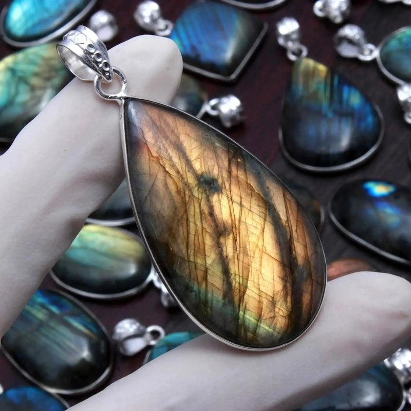 Labradorite Pendant by Brahmatells