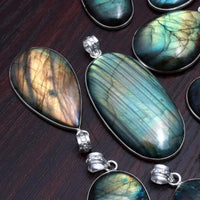 Labradorite Pendant by Brahmatells